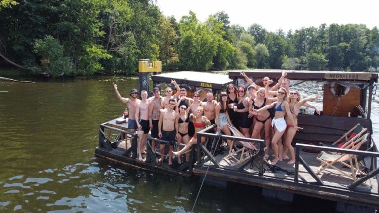 Geburtstag feiern auf der Spree mit einem Floß von "Floß & los!"